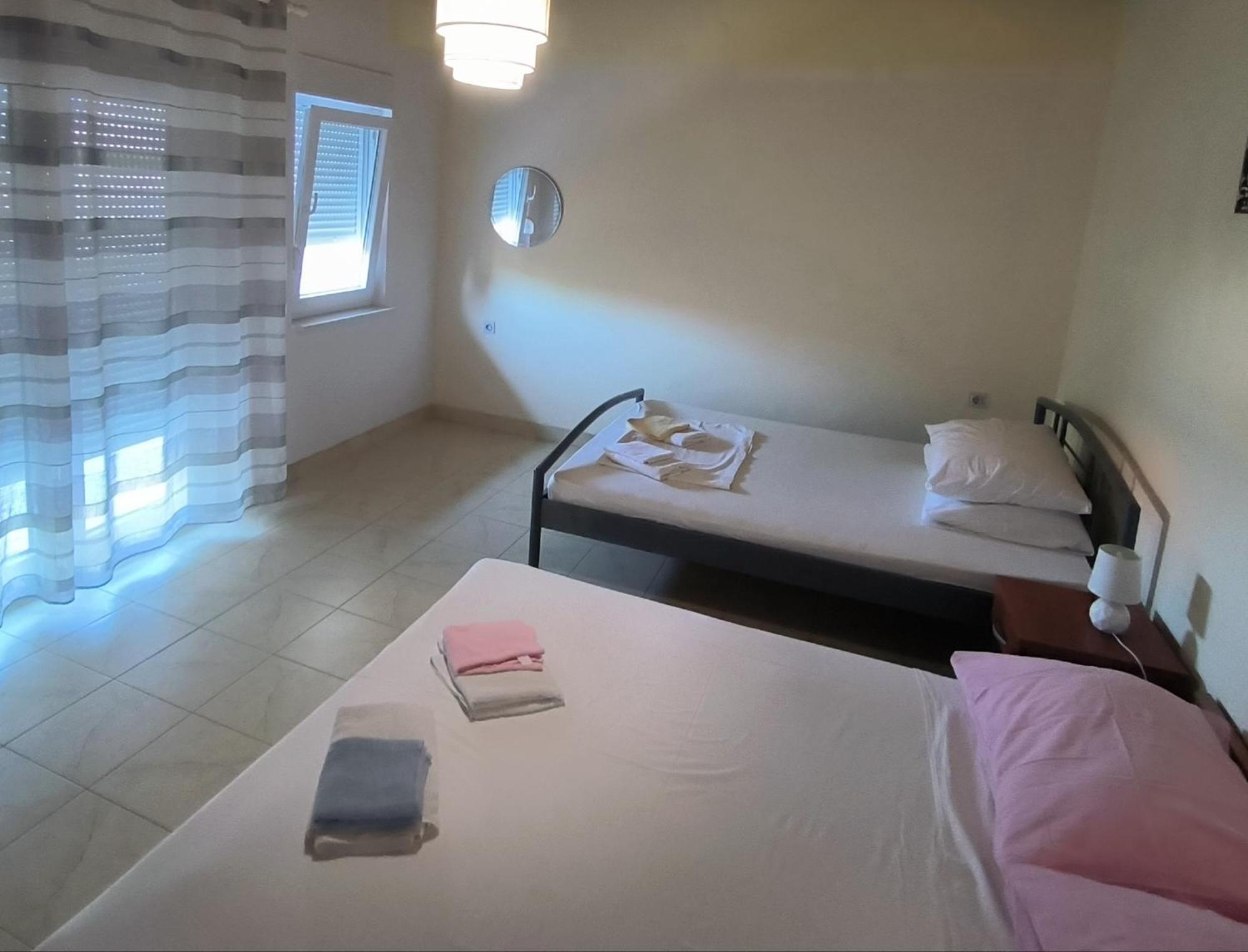 Apartments Orlic Povljana Bilik gambar